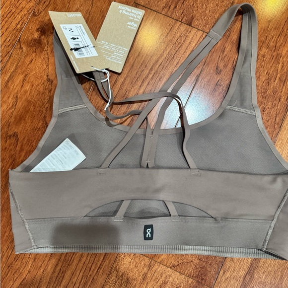 On Running Studio Bra Size Medium NWT - Picture 6 of 6